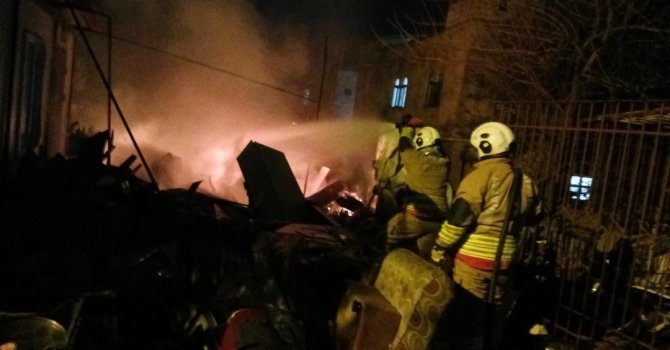 Payas’ta hurdalık alan alevlere teslim oldu