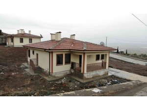 Depremzede vatandaş: "Babamızın yapmadığını devletimiz yaptı"