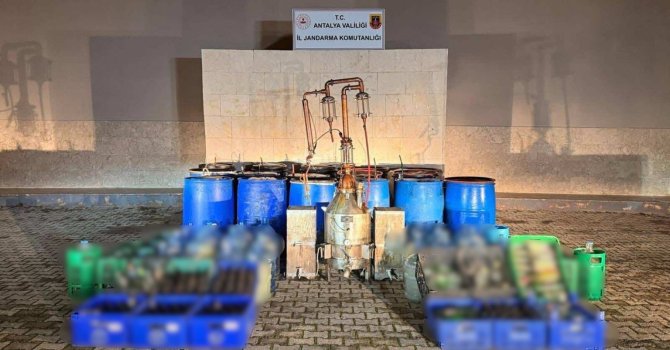Elmalı’da 3 bin 750 litre kaçak ve sahte alkol ele geçirildi