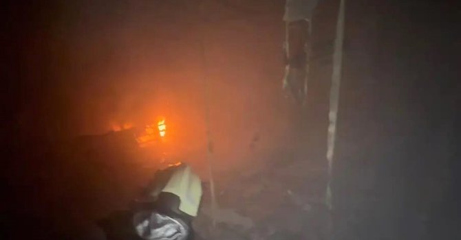 Depremde evi yıkılan aile yangınla ikinci kez yuvasız kaldı