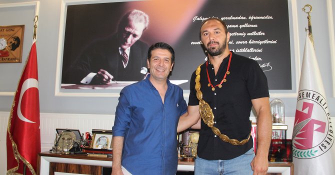 BAŞPEHLİVAN'A 5 ALTIN