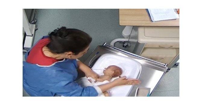 5 günlük Deniz, hemşire şiddeti sonucu engelli kalmış