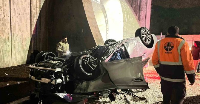 Kontrolden çıkan otomobil tünel girişinde takla attı: 1 yaralı