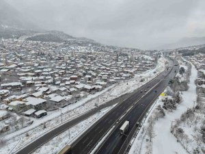 Pozantı beyaza büründü