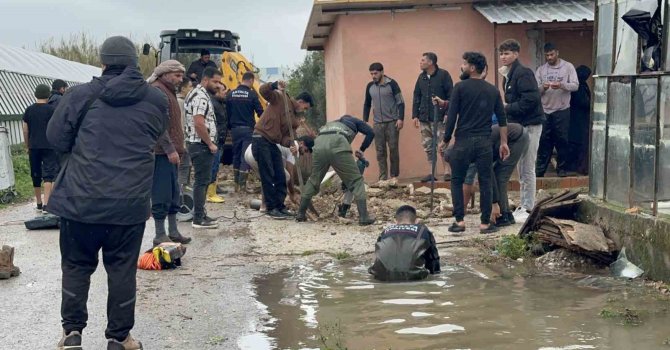 Kardeşleri ve arkadaşlarıyla oynarken tahliye kanalına düşen 3 yaşındaki Berra hayatını kaybetti
