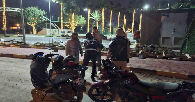 İskenderun polisi soğuk havada asayiş için sahada