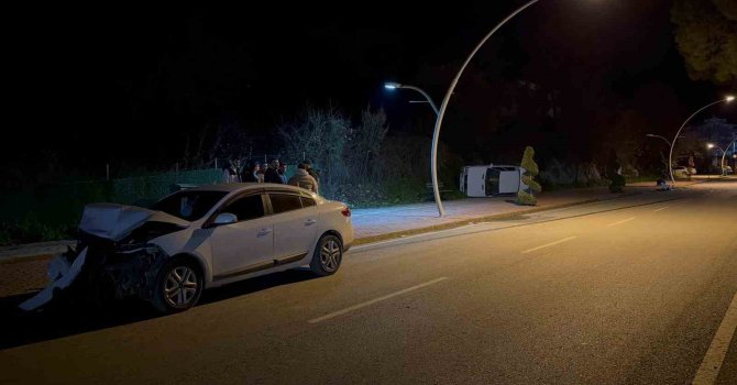 Gazipaşa’da park halindeki otomobile çarpan sürücü kaçtı