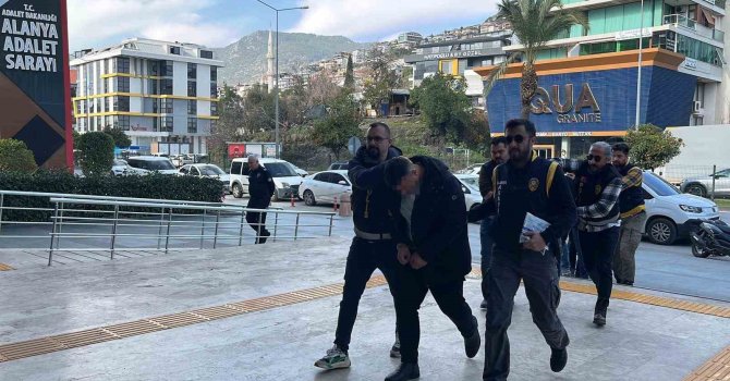 Bıçak ve zincirlerin kullanıldığı kavganın şüphelileri adliyeye sevk edildi