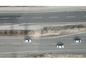 Kahramanmaraş’ta depremde 7 metre kayan yol dikkat çekiyor