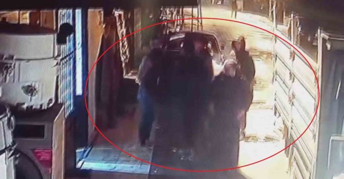 Alacak verecek tartışması, taşlı bıçaklı kavgaya dönüştü: 1 yaralı