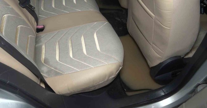 Taşan dere nedeniyle sitenin bahçesi ve araçlar su içinde kaldı