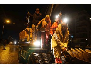 Antalya Büyükşehir Belediyesi 714 personelle hortum ve fırtınaya müdahale etti