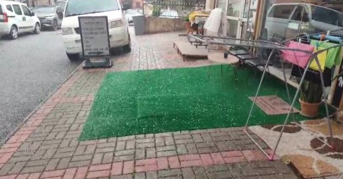 Alanya’da sağanak yağış yerini doluya bıraktı