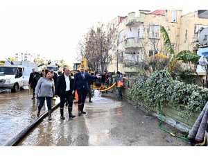 Başkan Uysal: "Yoğun yağış bazı teknik aksaklıklarla birleşince sel ve su baskınlarına neden oldu"