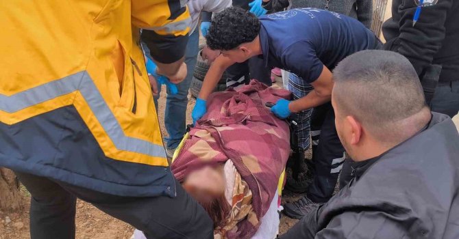 Foseptik çukuruna düşen genç kız, yardım çığlıklarına koşan vatandaşlar tarafından kurtarıldı