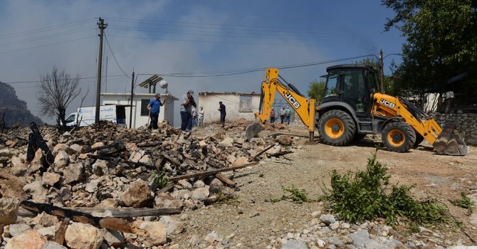 Yangından etkilenen su hatları yenileniyor        