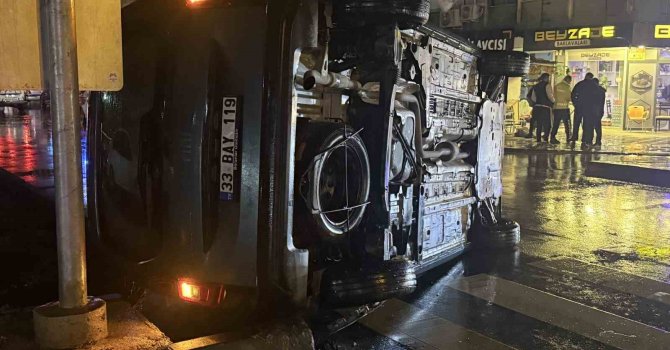 Mersin’de trafik kazası : 2 yaralı