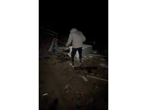 Hortumun savurduğu konteynerdeki yaralı adamın bulunduğu anların görüntüsü çıktı