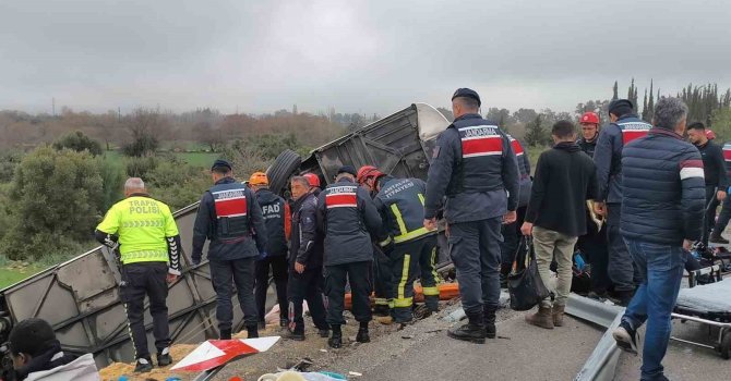 Antalya’da trafik kazası: Ölü ve yaralılar var