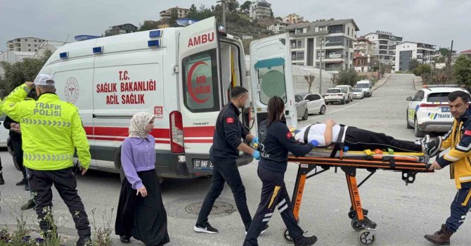 Yaralıya ilk müdahale tesadüfen olay yerinden geçen acil doktorundan