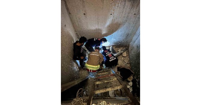 Antakya’da asansör boşluğuna düşen işçi yaralandı