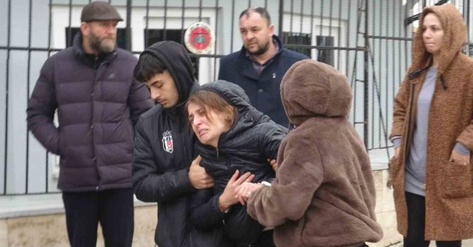 Antalya’da 10 kişinin ölümüyle sonuçlanan kazada acı Adli Tıp Kurumu önüne taşındı