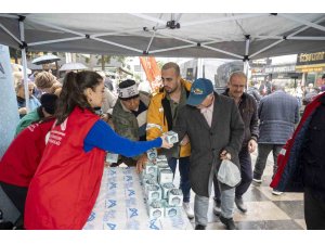 Mersin’de Berat Kandilinde 15 bin kandil simidi dağıtıldı
