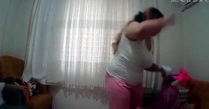 Şüphe üzerine koyduğu kameradan bebeğine şiddet çıktı