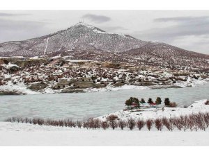 Kahramanmaraş’ta baraj ve göletler buz tuttu