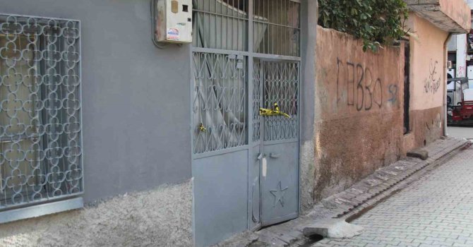 3 çocuk annesi eşini bıçaklayarak öldürdü, başında ağlayıp teslim oldu