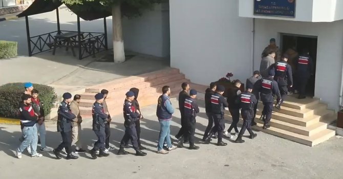 Mersin’de zehir tacirlerine şafak operasyonu: 43 gözaltı, 448 bin sentetik hap ele geçirildi