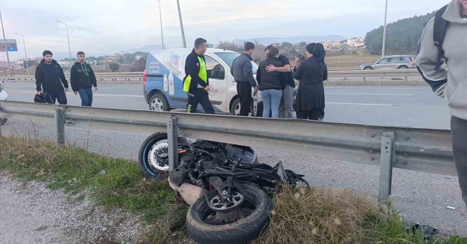 Kazaya müdahale trafik ekibinin uygulama yaptığını sandı, ters istikametten kaçarken kaza yaptı