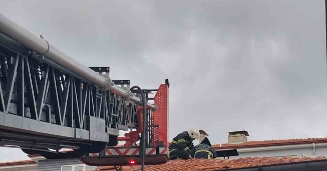 Burdur’da baca yangını itfaiye ekiplerince söndürüldü