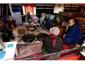 Yörüklerin ’Kıl çadırı’ kuruldu fuarın gözdesi oldu