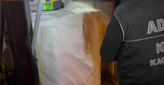 Çuvaldan 14 bin paket kaçak sigara çıktı
