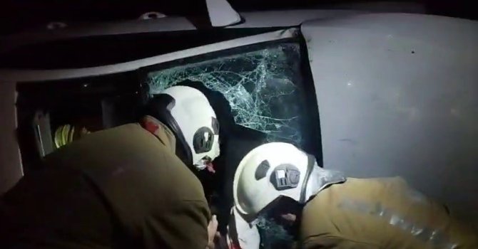 Takla atarak tarlaya uçan otomobilin sürücüsü yaralandı