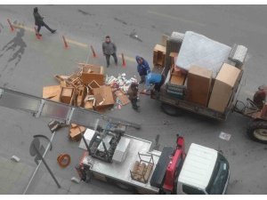 Mersin’de halk sağlığını tehdit eden çöp ev temizlendi