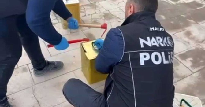 Zeytinyağı tenekelerinden 100 bin uyuşturucu hap çıktı
