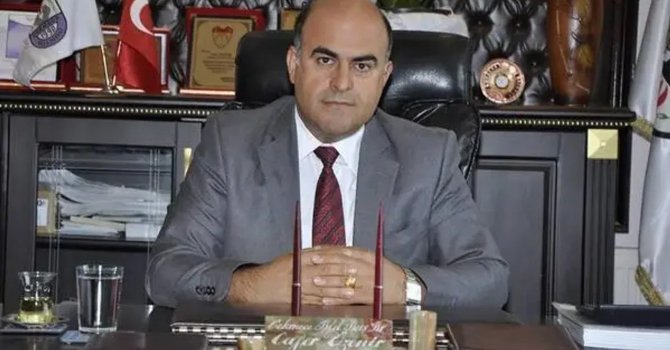 Eski belediye başkanını oğlu baltayla öldürdü