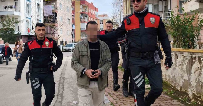 Apartman bahçesine sakladığı pompalı tüfek polisi alarma geçirdi