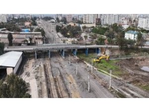 James Bond filminin bazı sahneleri çekilmişti: O köprüde yıkım başladı