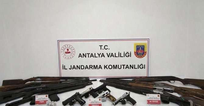 Gazipaşa’da ruhsatsız 15 silah ele geçirildi