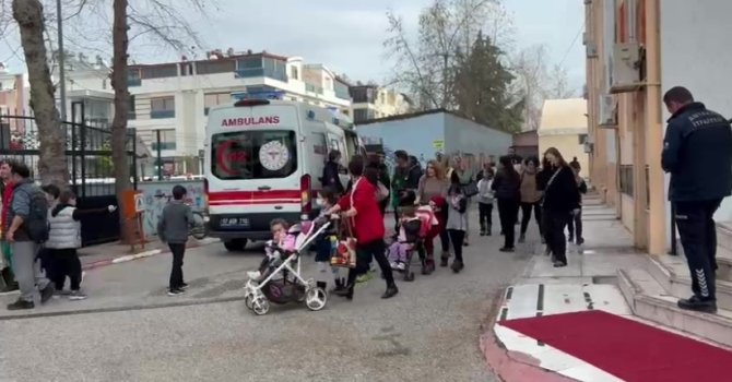 Antalya’da ilkokulda yangın çıktı: Öğrenciler tahliye edildi