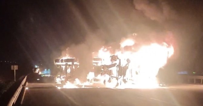 Osmaniye’de seyir halindeki tır alev alev yandı