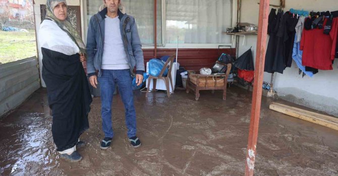 Sel sularının bastığı evi zarar gören kadın afet esnasında yaralandı