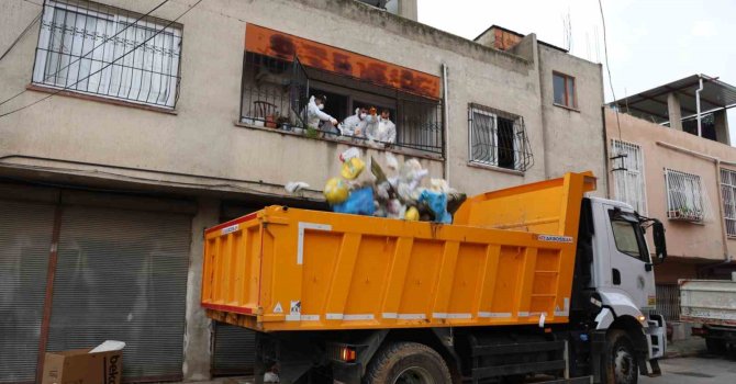 Çöp evden 115 bin lira ve ruhsatsız silah çıktı