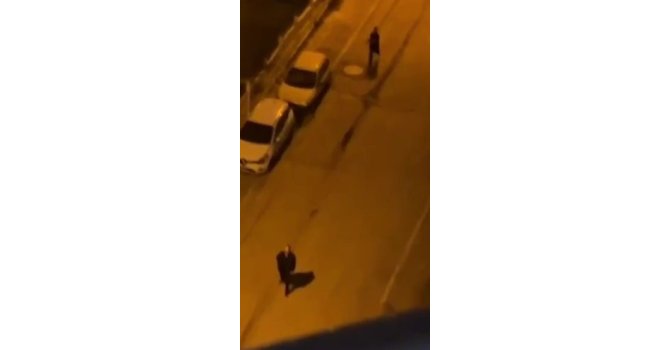 İki grup arasındaki tüfekli kavga kamerada