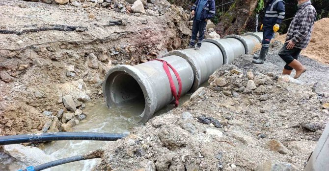 Alanya’da tıkanan menfezler Büyükşehir ekiplerince açıldı