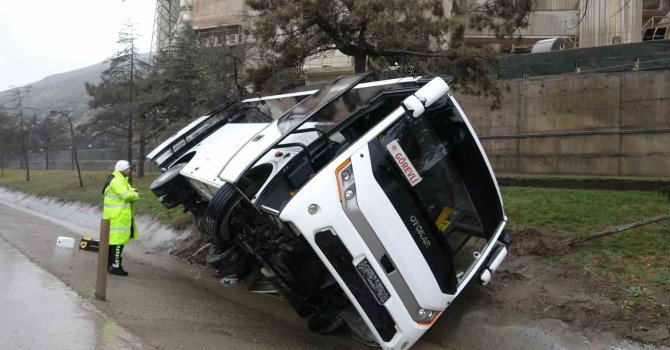 Isparta’da askeri nakil minibüsü devrildi: 11 yaralı