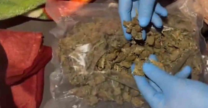 Hatay’da tırın yatak kısmından 5 kilo uyuşturucu çıktı